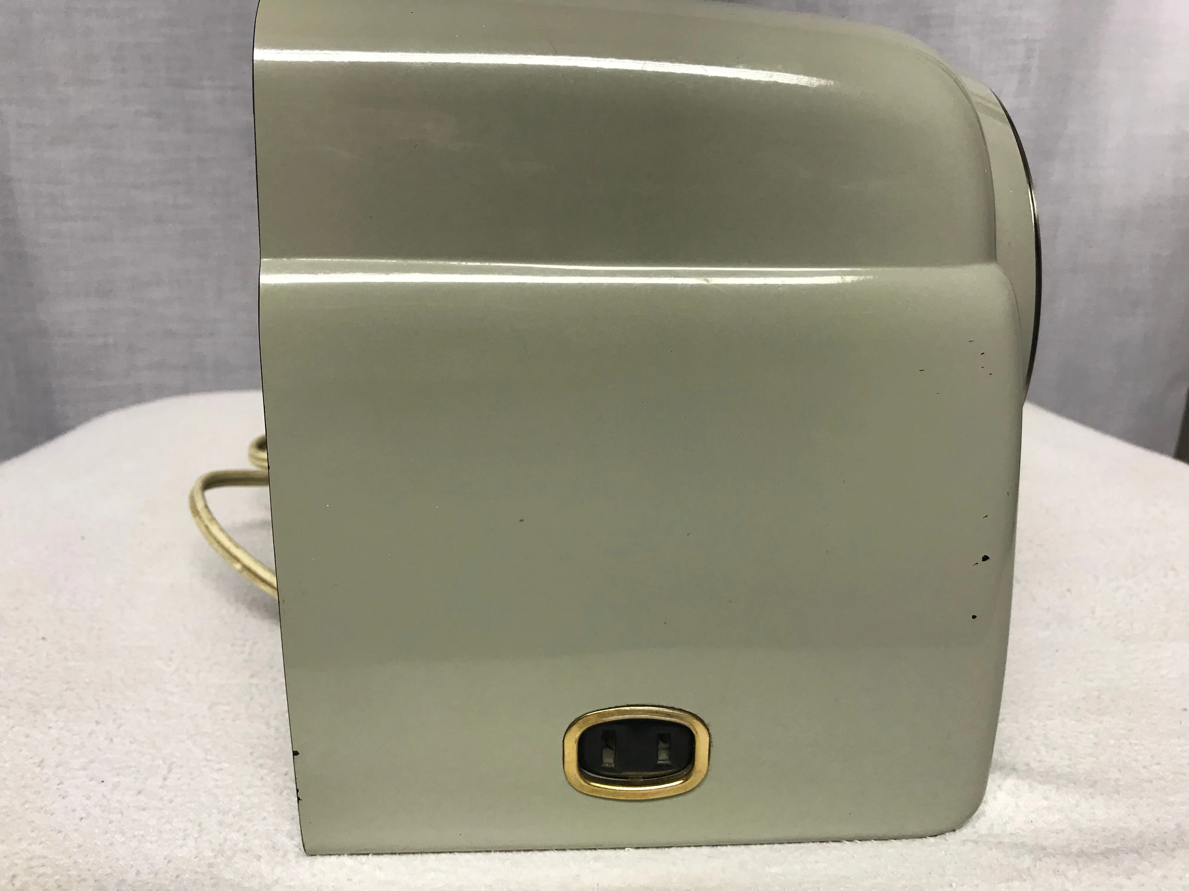 1951 Crosley D-25 "Dashboard" Tube Radio With Bluetooth input.