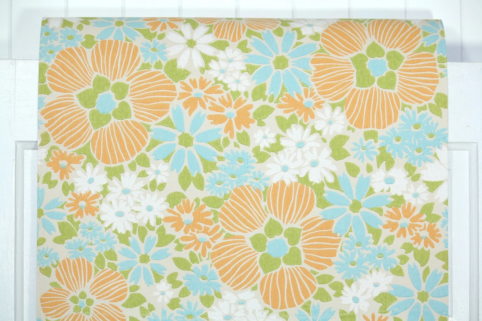 1960s Floral Vintage Wallpaper