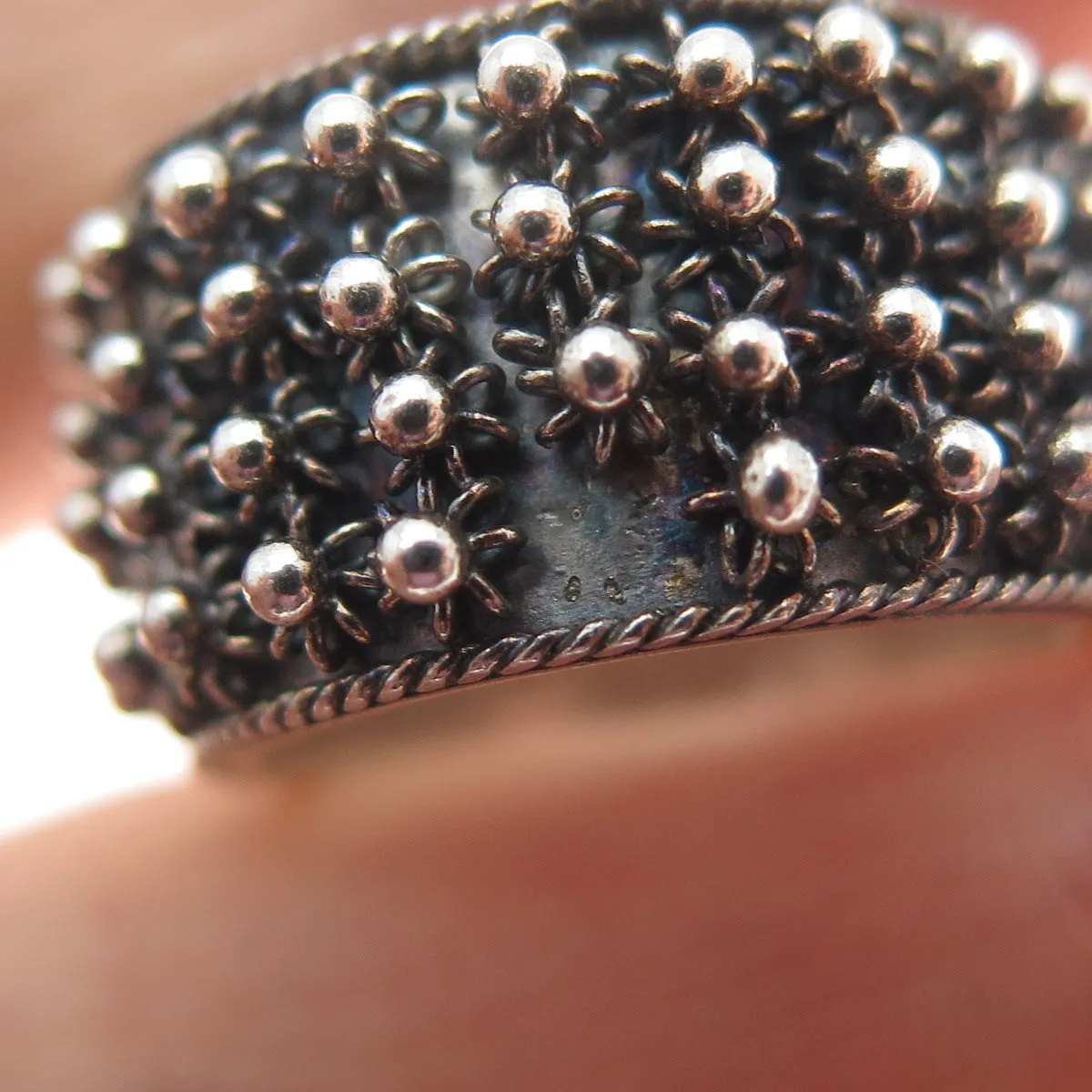 800 Silver Vintage Oxidized Cannetille Band Ring Size 6.25 (missing 1 piece)