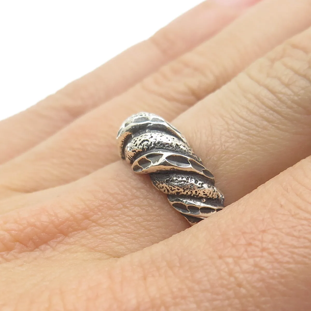 925 Sterling Silver Vintage Diamond-Cut Ribbed Dome Oxidized Ring Size 6.5