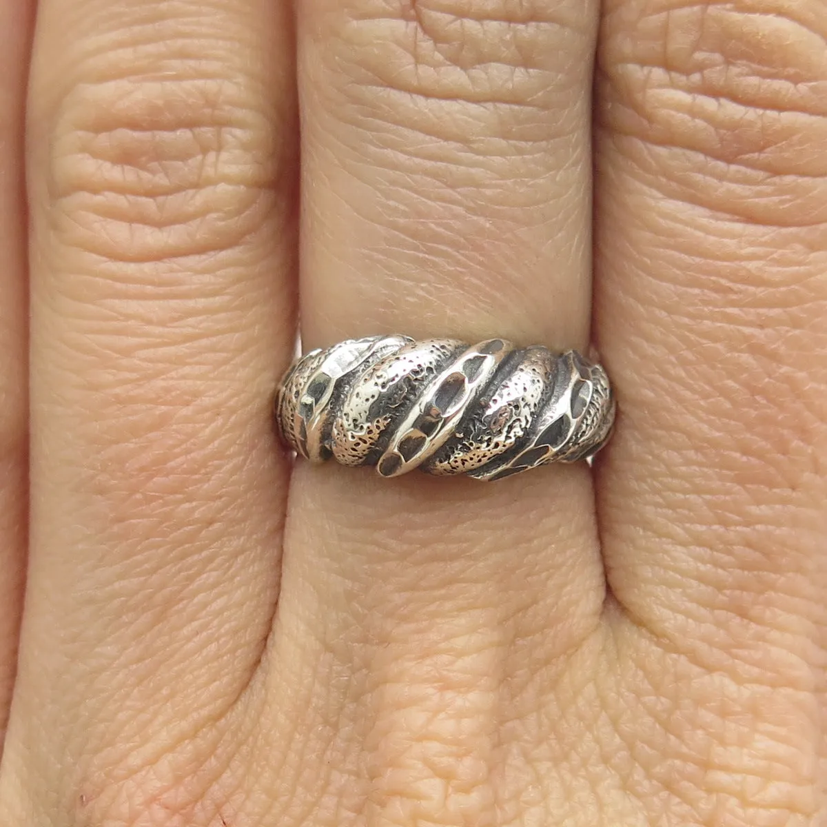 925 Sterling Silver Vintage Diamond-Cut Ribbed Dome Oxidized Ring Size 6.5