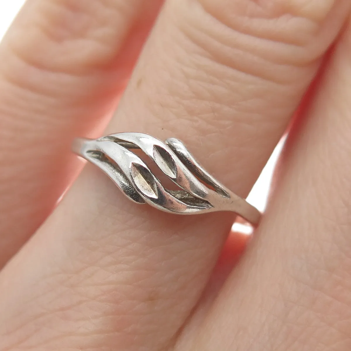 925 Sterling Silver Vintage Diamond-Cut Wavy Modernist Ring Size 6.25