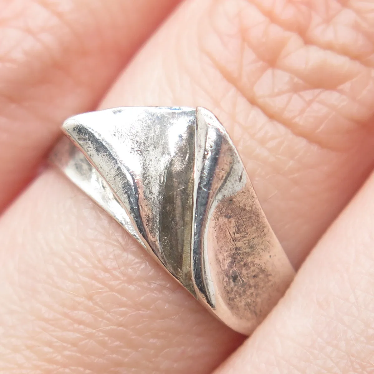925 Sterling Silver Vintage Modernist Wavy Oxidized Ring Size 7.25