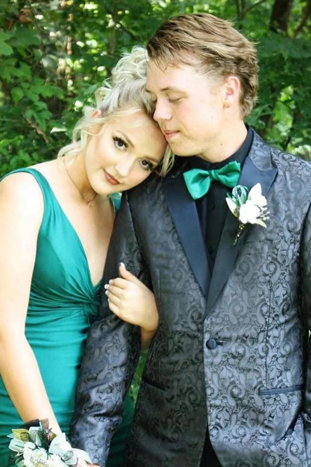 Classic Black Jacquard Peak Lapel 2-Piece Men's Prom Suit