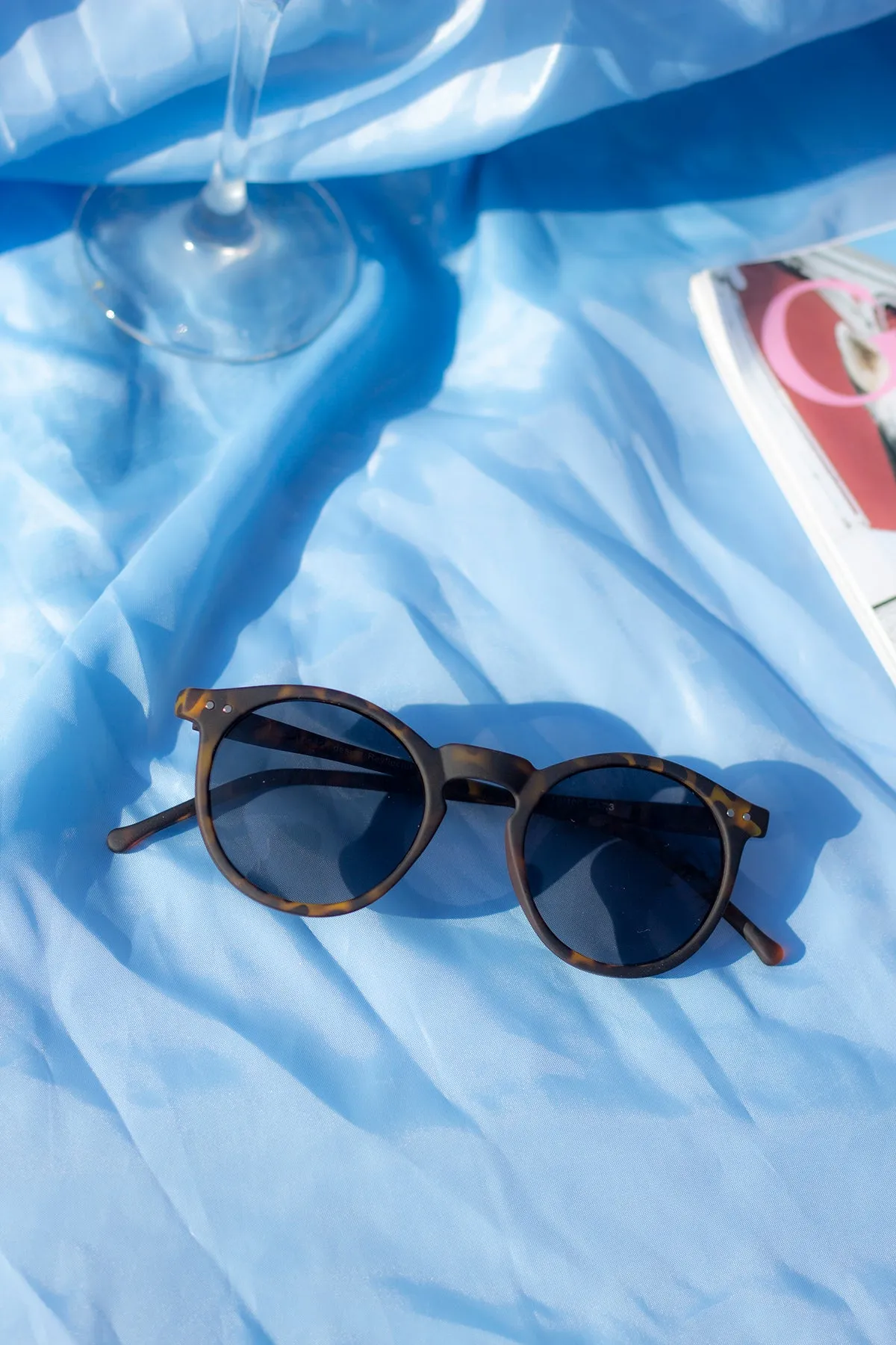 Classic Round Keyhole Sunglasses