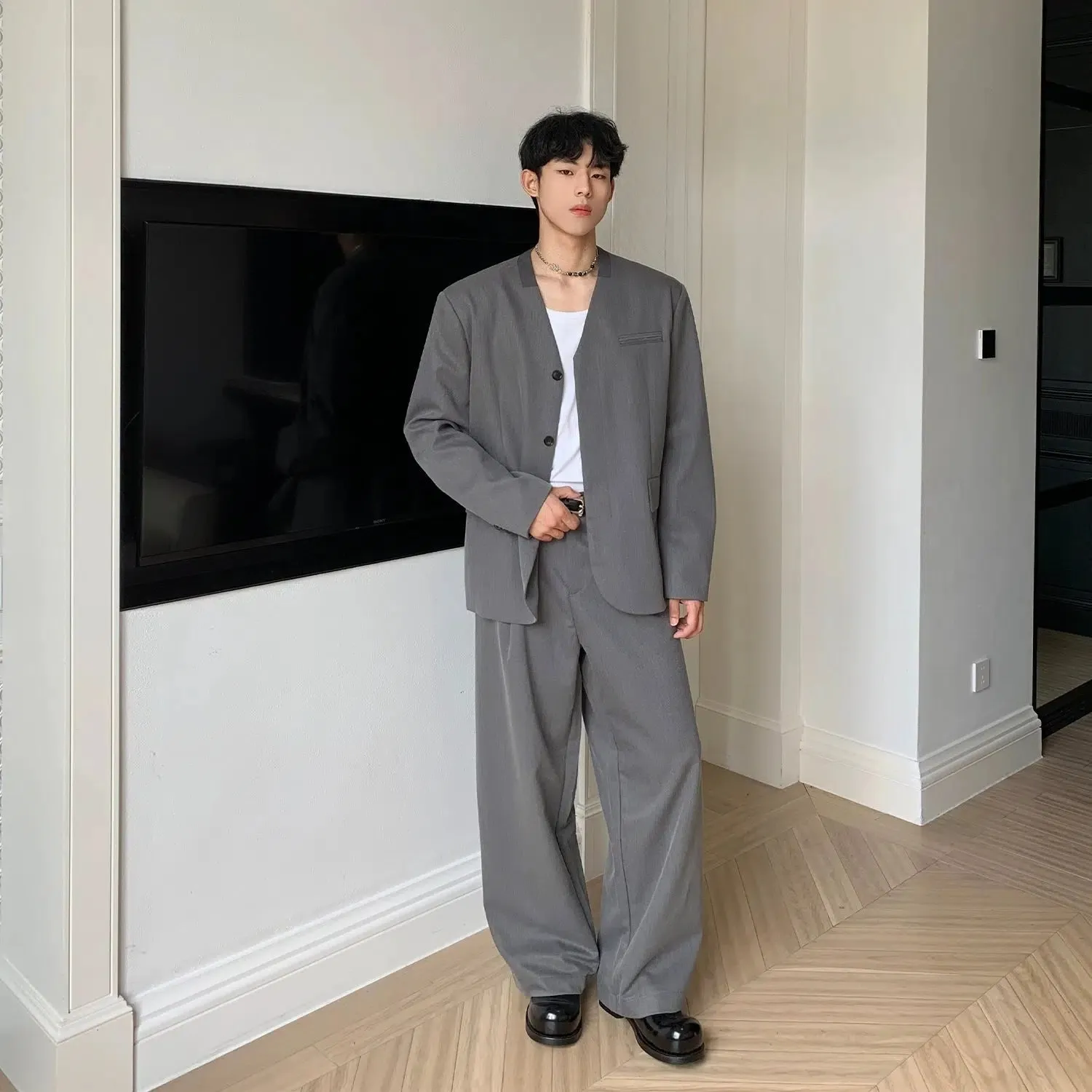Classic Tailored Fashion Suit