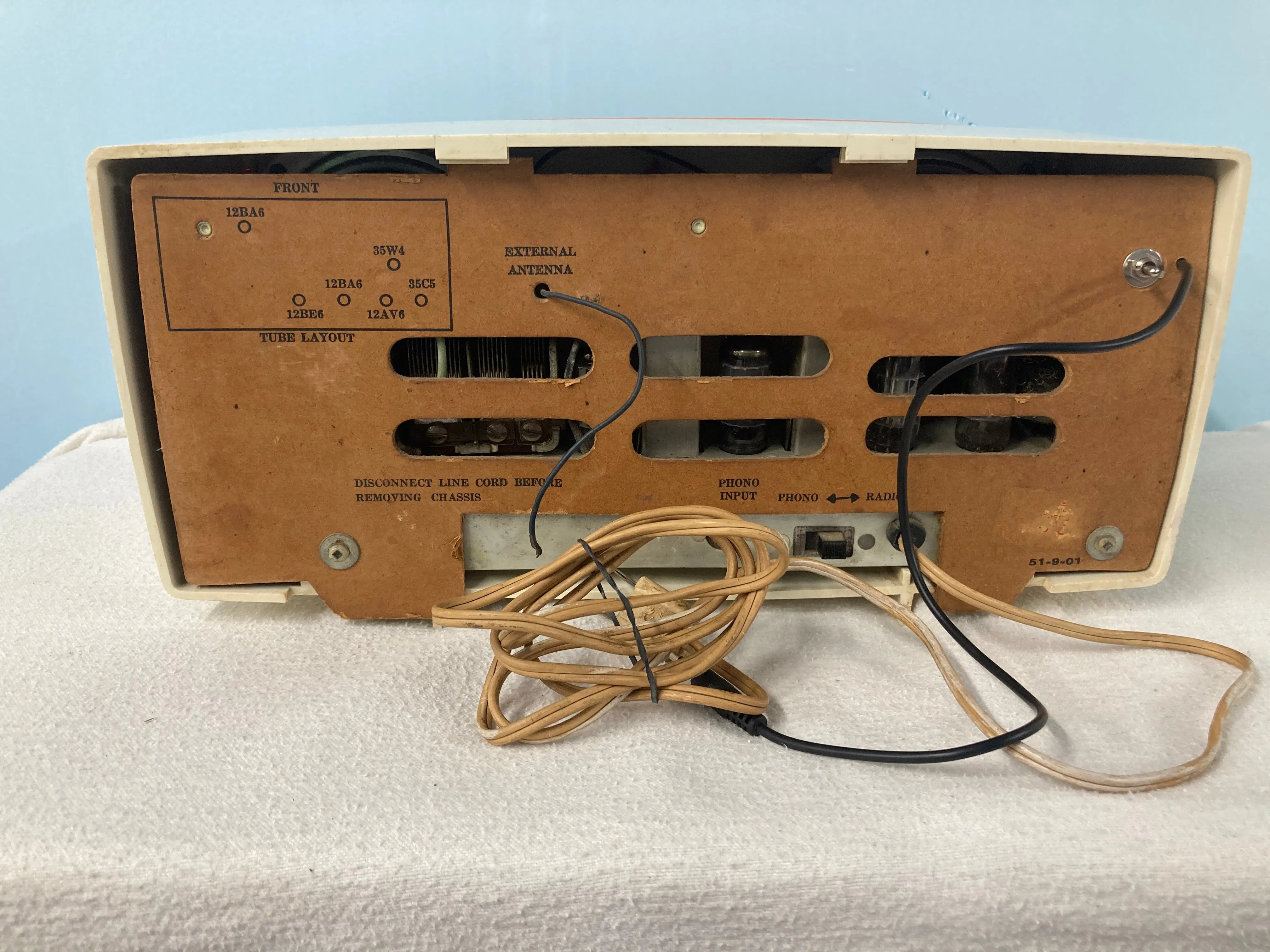 Electrohome Roland Series 6T-8 Tube Radio With Bluetooth input.