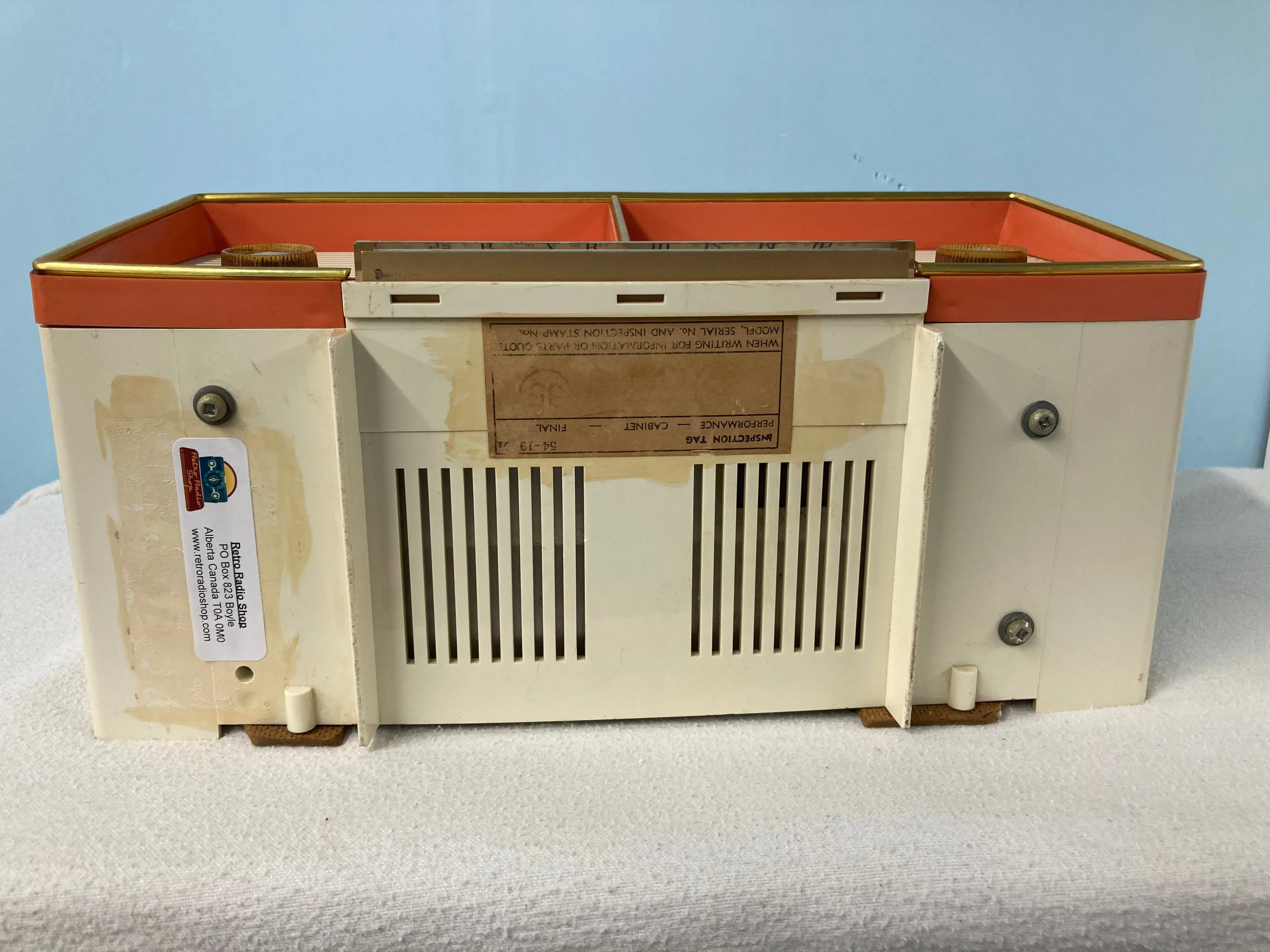 Electrohome Roland Series 6T-8 Tube Radio With Bluetooth input.