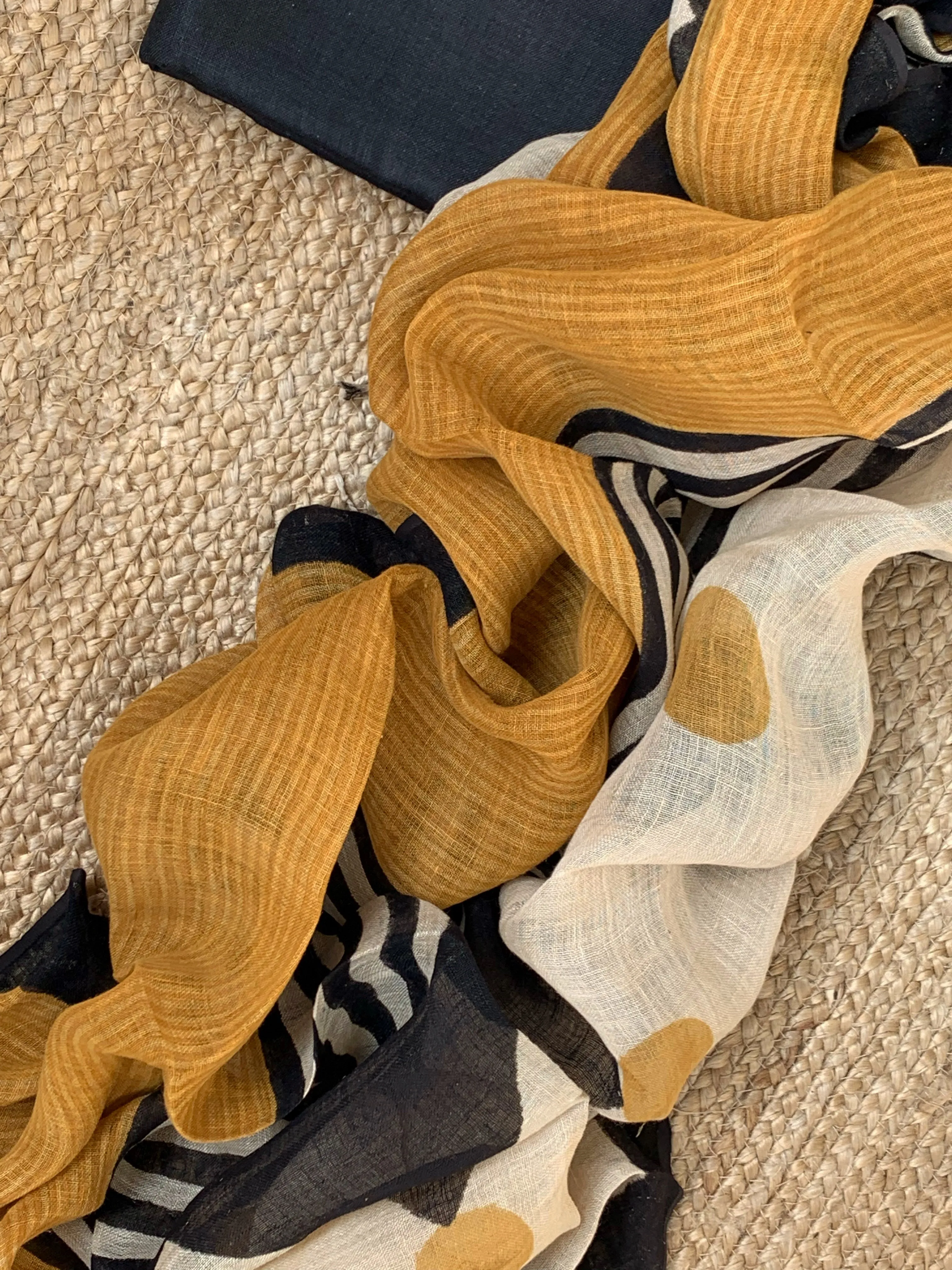 Handcrafted Linen Kurta Dupatta Set