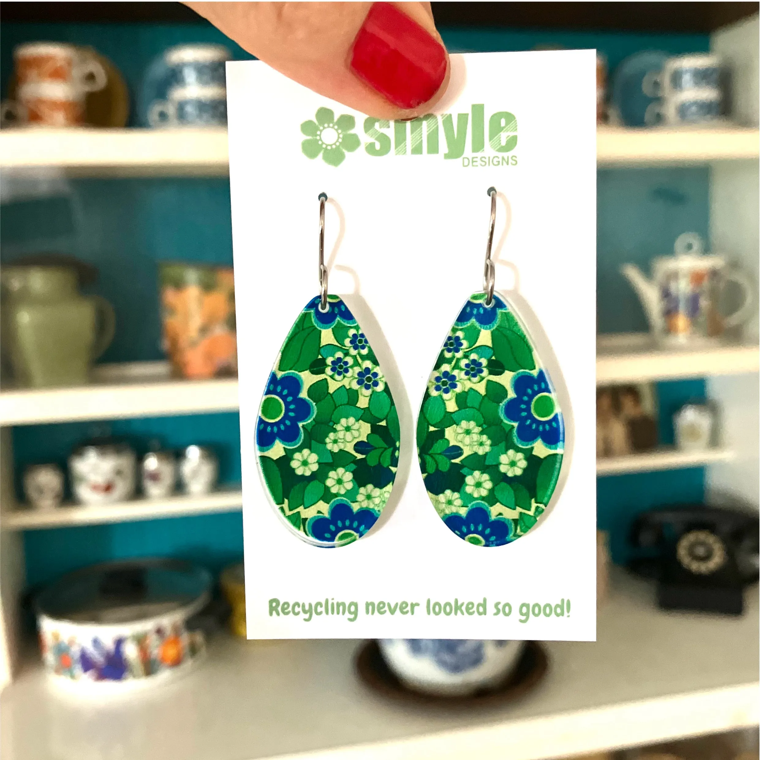 Retro Floral Green Earrings