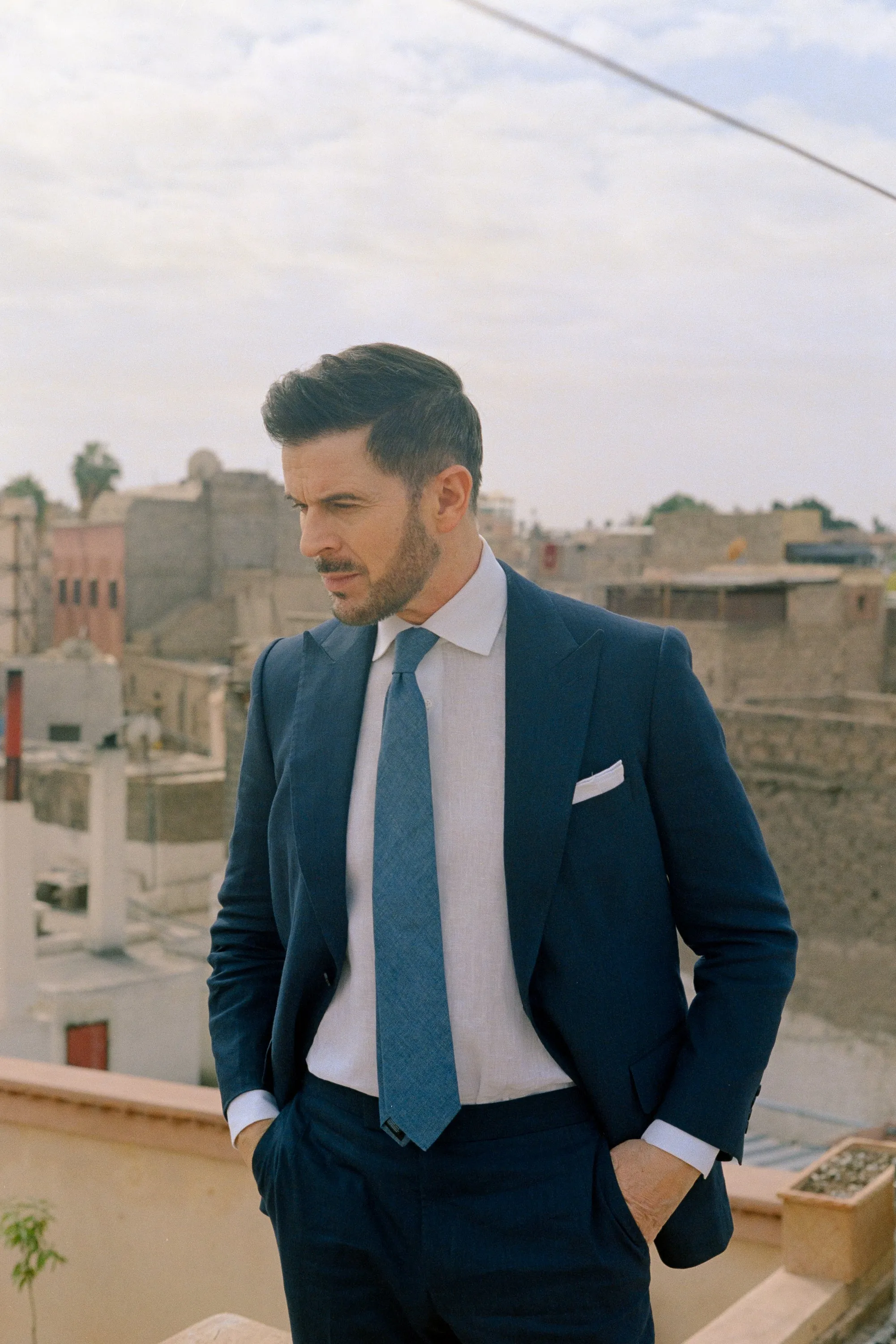 Single Breasted Peak Lapel Suit in Navy Wool Linen