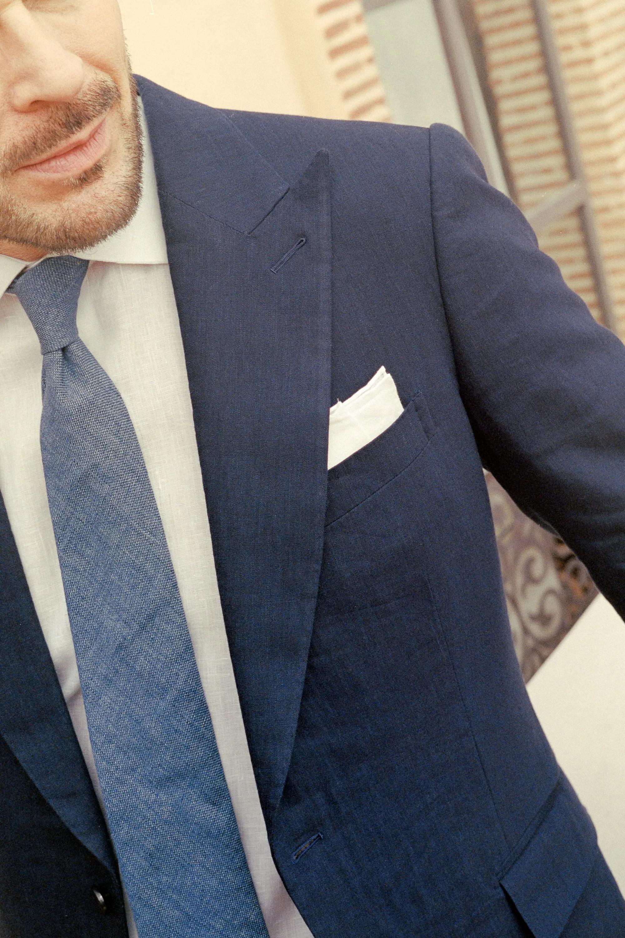 Single Breasted Peak Lapel Suit in Navy Wool Linen