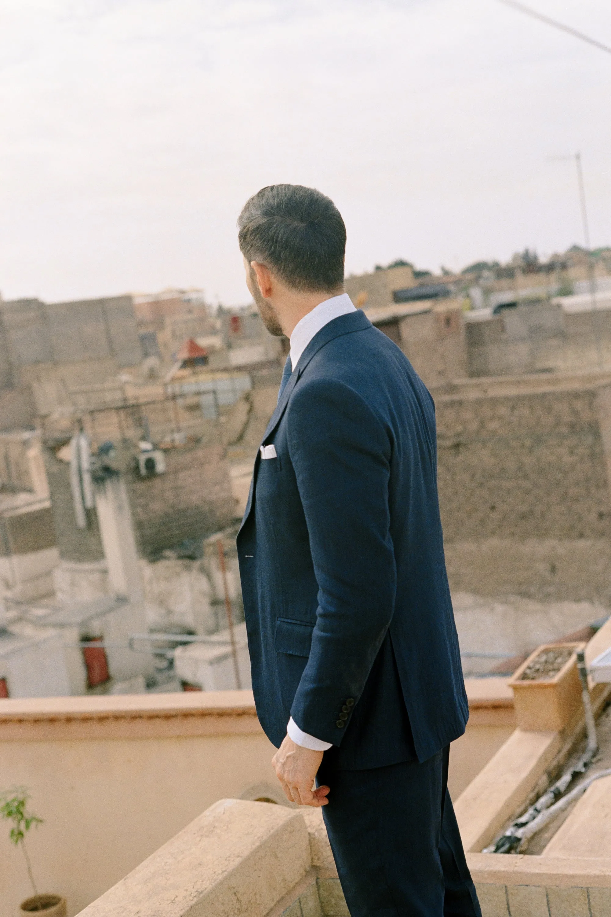 Single Breasted Peak Lapel Suit in Navy Wool Linen