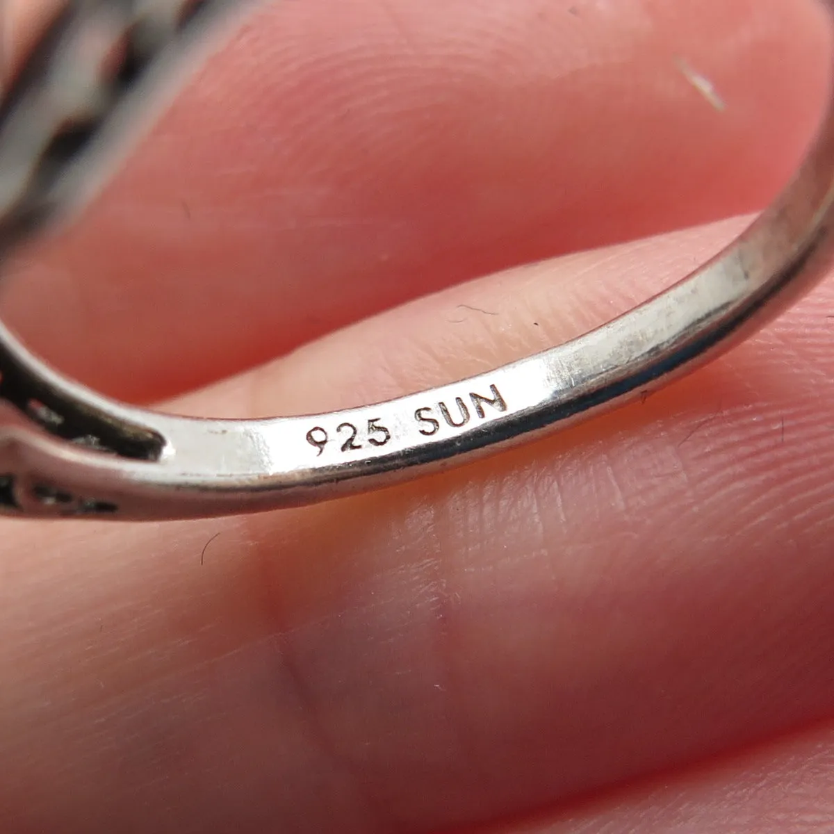 SUN 925 Sterling Silver Vintage Real Blue & White Topaz Oxidized Ring Size 7.75