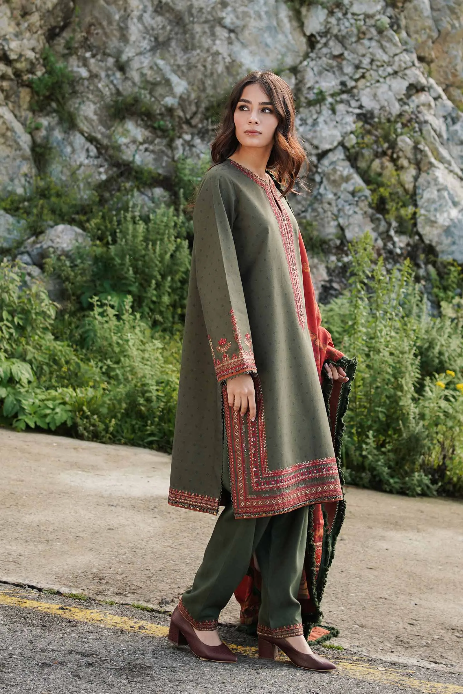 ZW22-7A | Zara Shahjahan Coco Winter Collection 2022 | Unstitched Embroidered Khaddar Linen  Suits